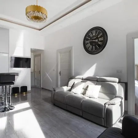 Avenue Kleber A Proximite De L'arc De Triomphe, Avenue Des Champs Elysees, Trocadero, Apartment